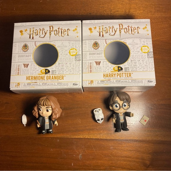 Harry Potter collection bundle- books, figurines, wands, book bag & more - Picture 9 of 17